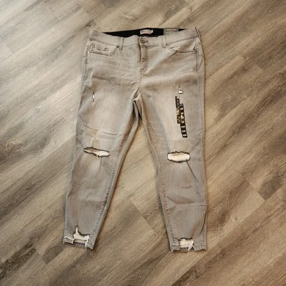 NWT Torrid Bombshell Skinny Jeans 22 Gray Distressed‎ High Rise Soft Stretch - Picture 2 of 16